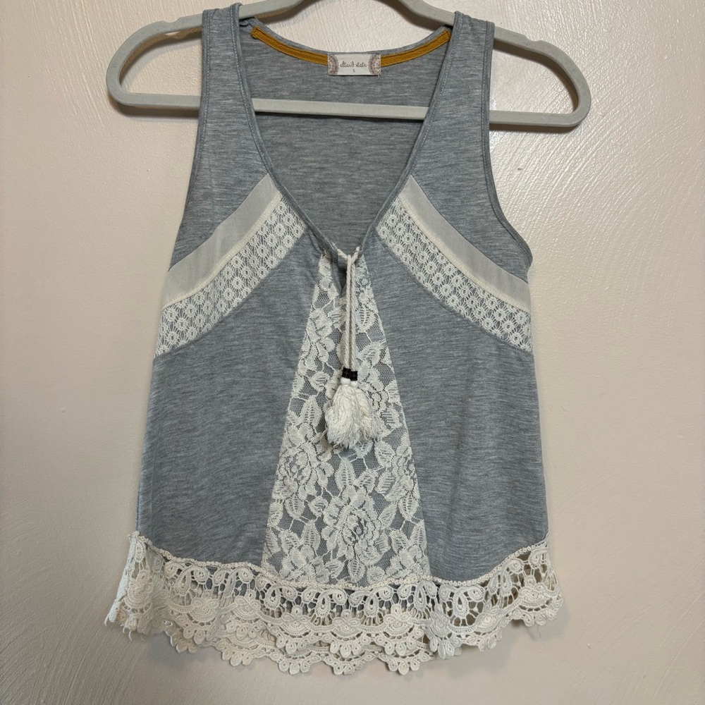 Altar'd State Women's Tank Shirt Top Sleeveless Gray White Lace Size Small